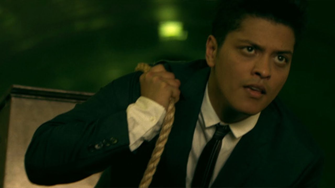 Bruno Mars – Grenade [OFFICIAL VIDEO]